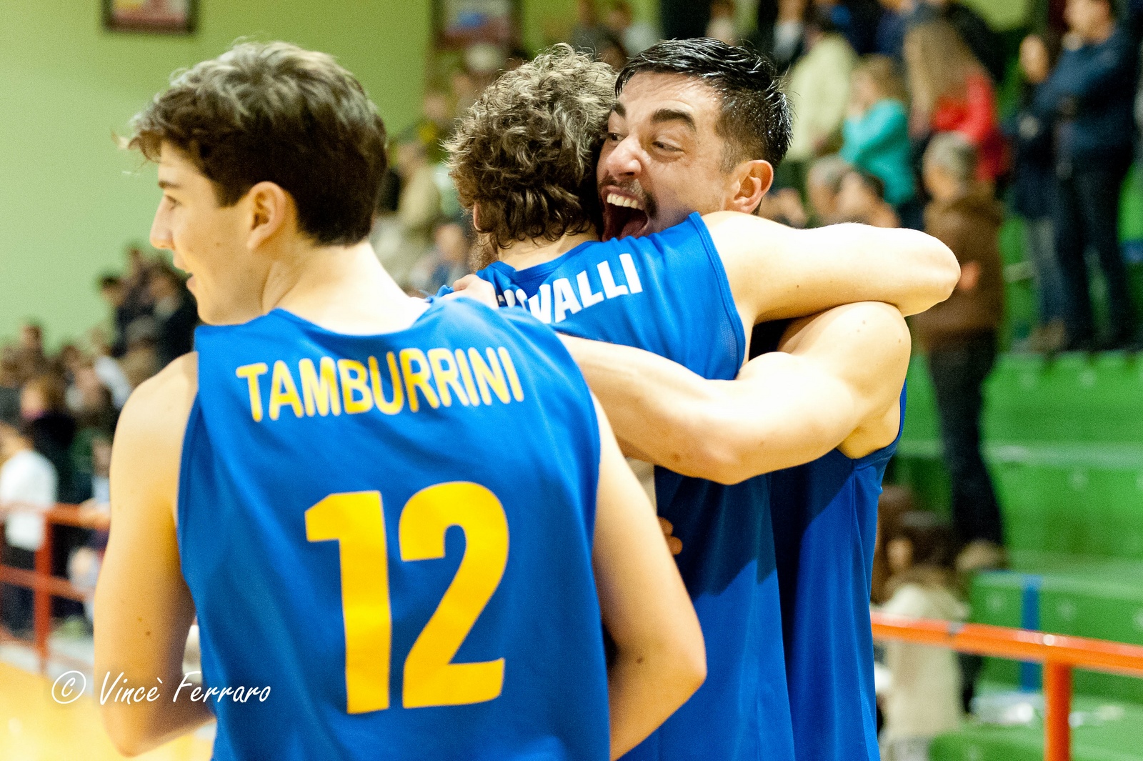 65-ferraro-seravalli-tamburrini-esultano